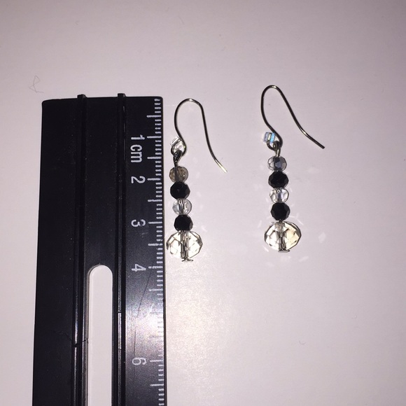 Handmade Black and White Glass Earings - Picture 2 of 2